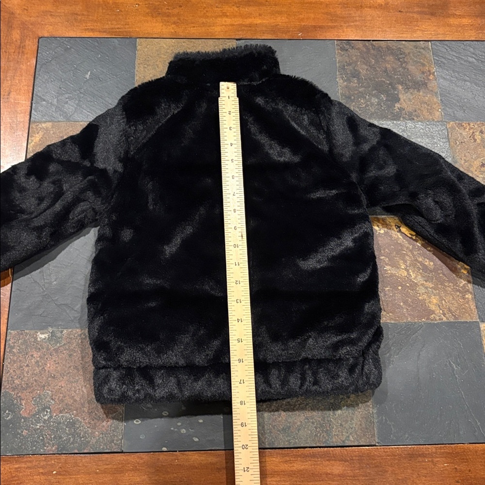 NIKE Black with white swoosh Fuzzy Faux Fur Jacket. Size 5/6 youth. EUC - Picture 4 of 6